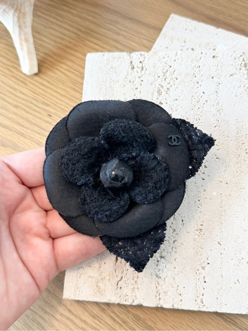 CHANEL Camélia Brooch crafted from black tweed/canvas
